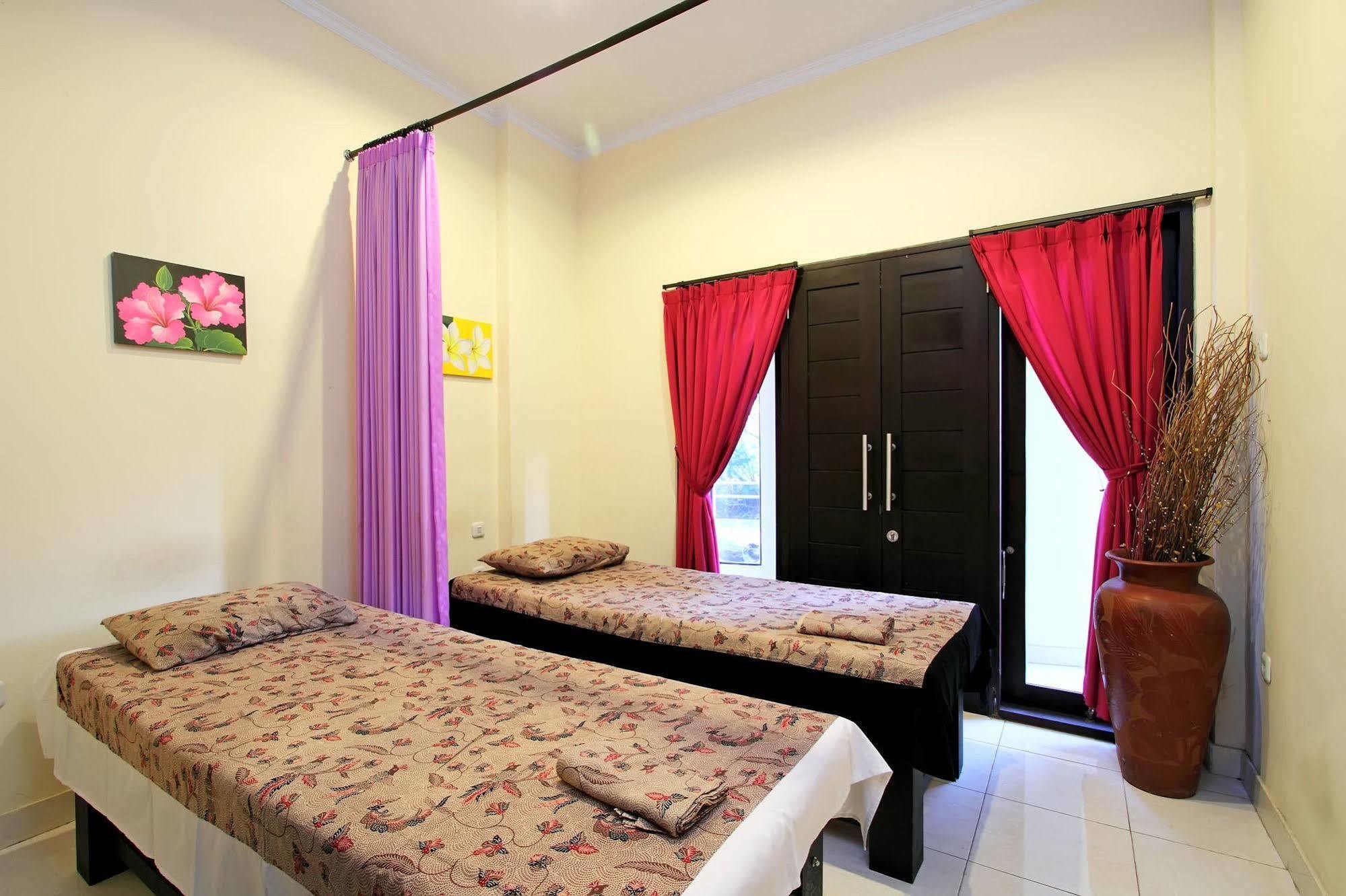 Ramantika Bali House Hotel Jimbaran Buitenkant foto