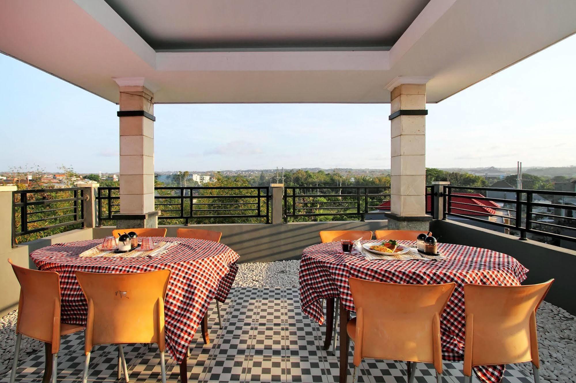 Ramantika Bali House Hotel Jimbaran Buitenkant foto