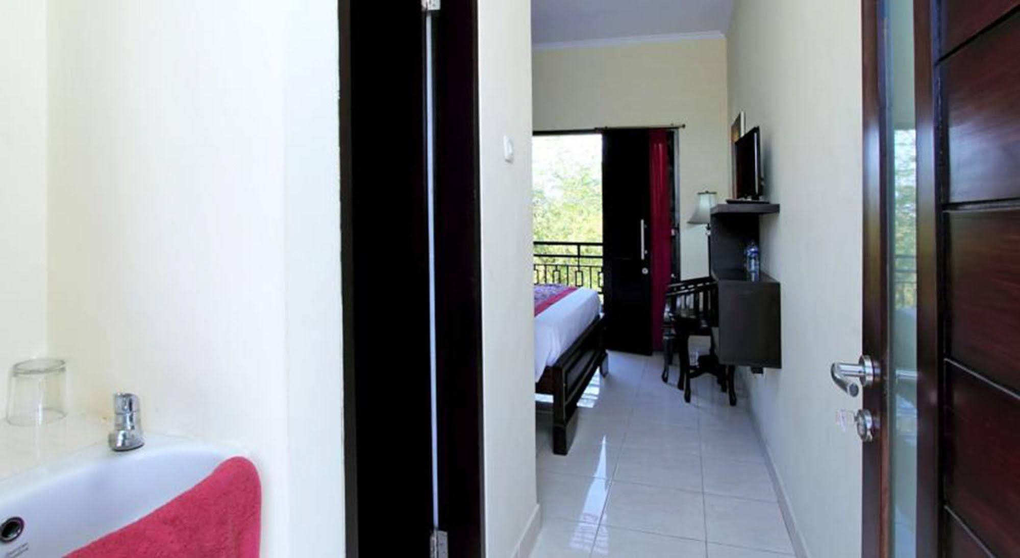 Ramantika Bali House Hotel Jimbaran Buitenkant foto