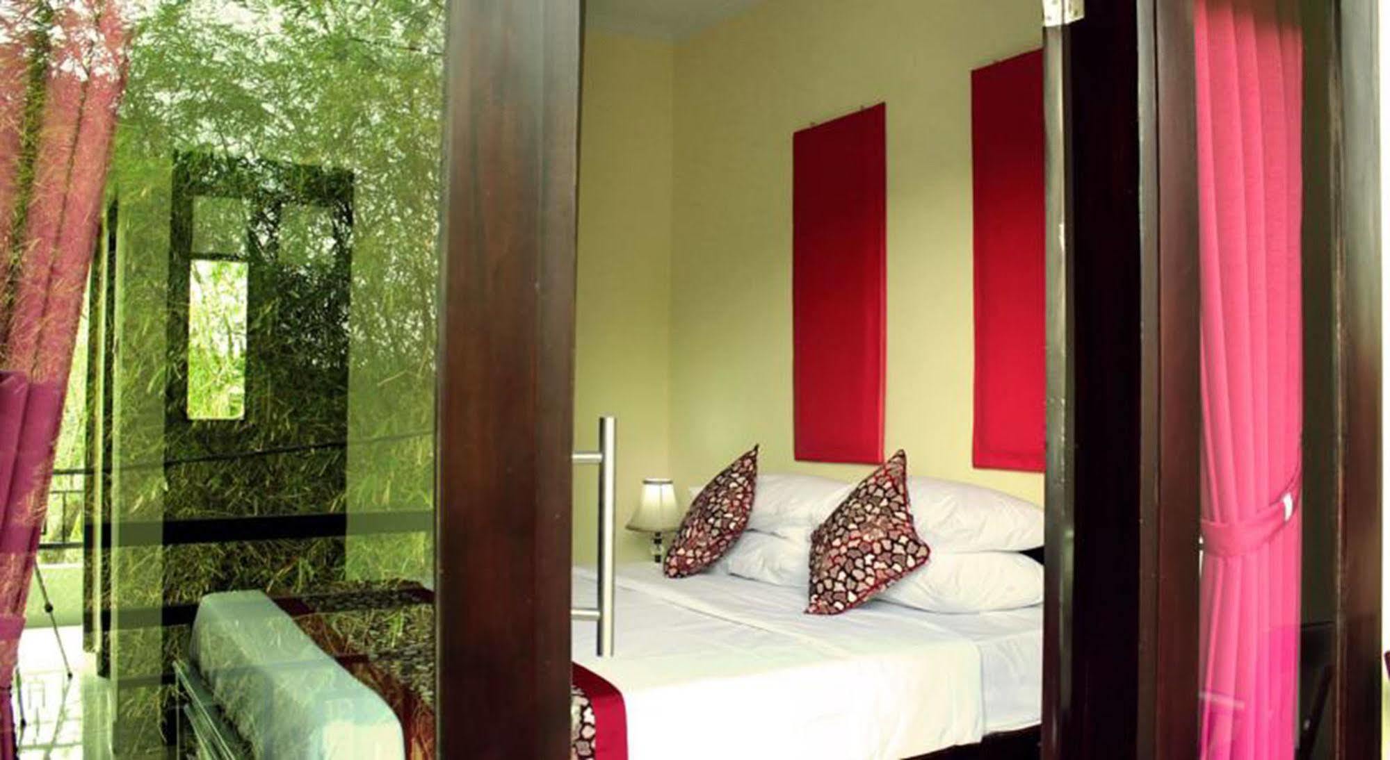 Ramantika Bali House Hotel Jimbaran Buitenkant foto