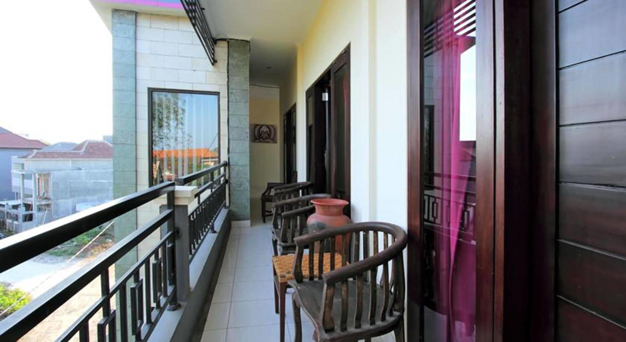 Ramantika Bali House Hotel Jimbaran Buitenkant foto
